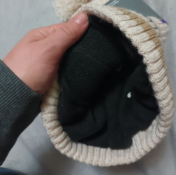 warm winter toque - Picture 3 of 3